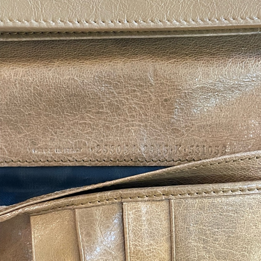 Balenciaga  Leather Wallet with Zipper details - Picture 11 of 14